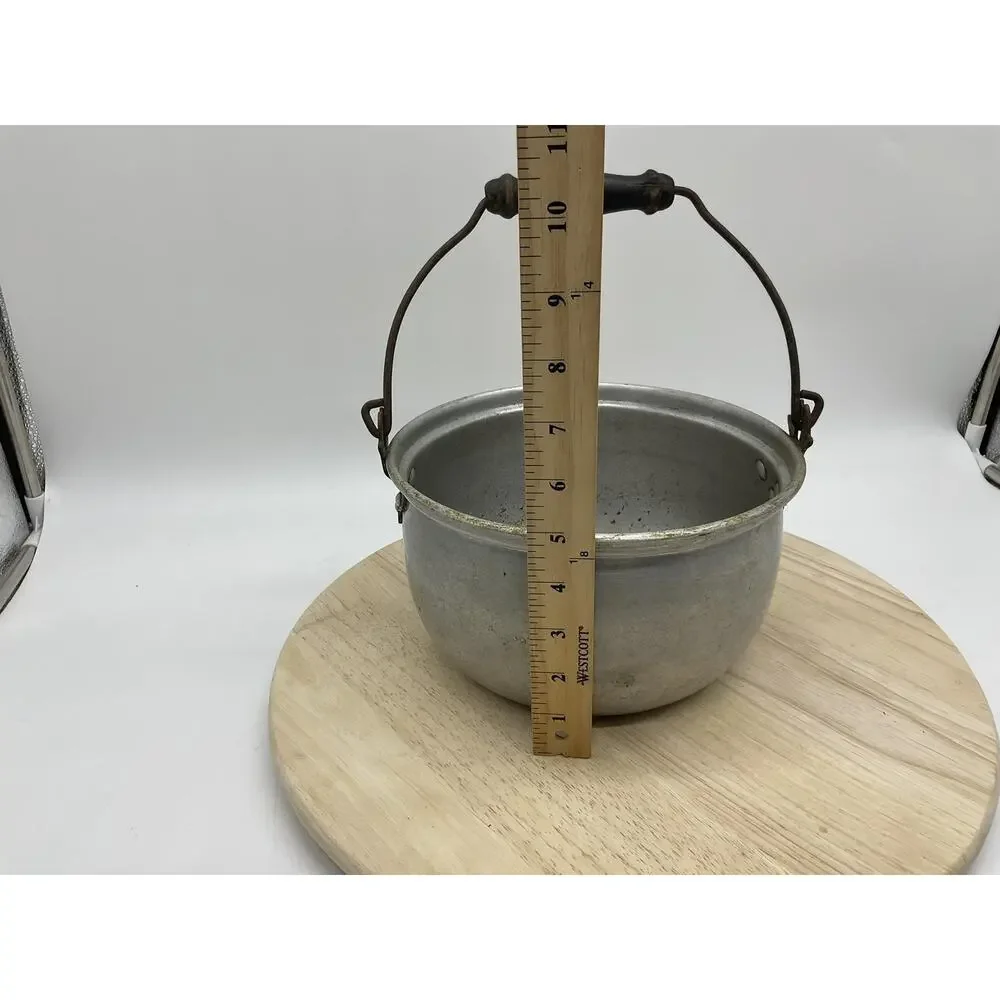 Unbranded vintage aluminum